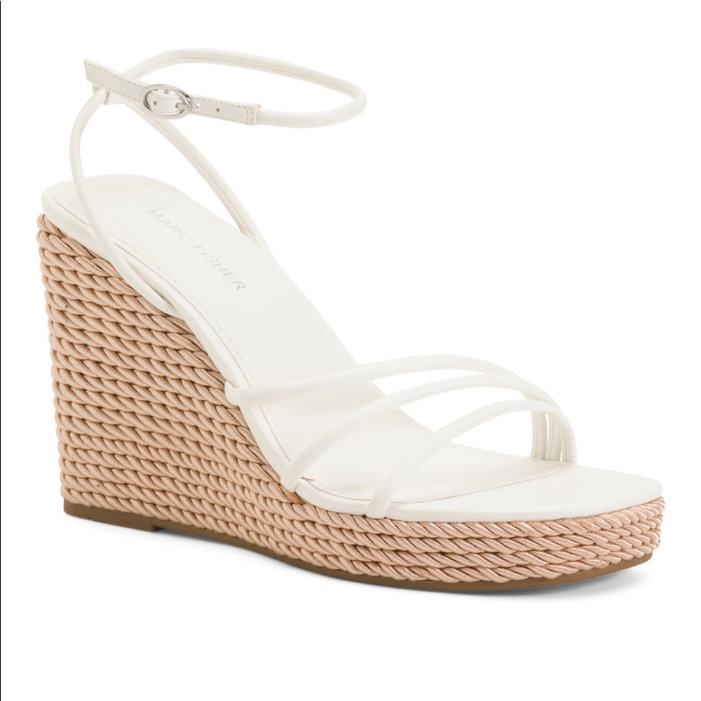 Espadrille sandals strappy design